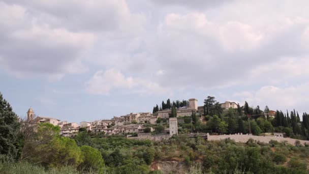 ウンブリア州のスペッロの風景 Italy スバシオ山 美しい中世の城壁の町 — ストック動画