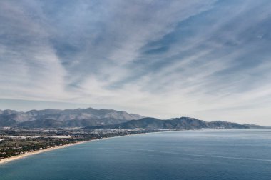 Sperlonga ve Gaeta arasındaki Tyrhenia Denizi 'ndeki Gaeta Körfezi manzarası.