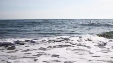 Deniz dalgaları ve sakin deniz mov.