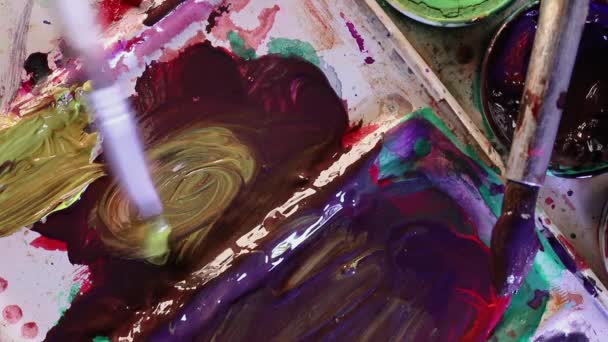 물감의 색을 페인트 붓의 세부 사항 과섞는다 .mov — 비디오