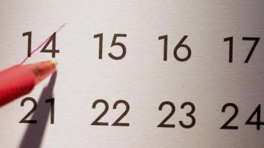 Kağıt takviminde çapraz tarih. mov