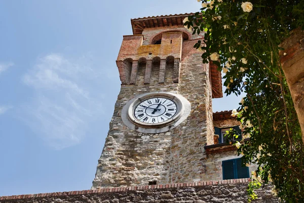 Passapano Sul Trasimenoの時計塔ウンブリア イタリア 観光センターの快適な小さな町 — ストック写真