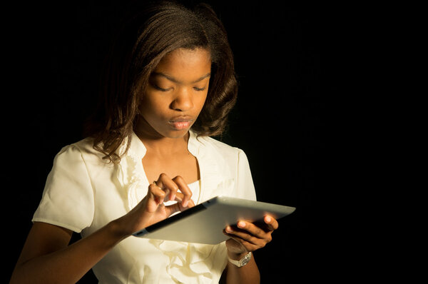 Девушка с планшетом
.