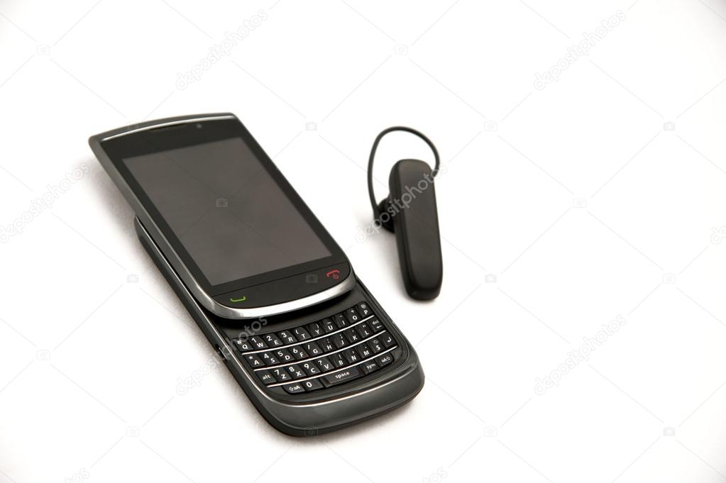 Mobile phone and bluetooth earpiece