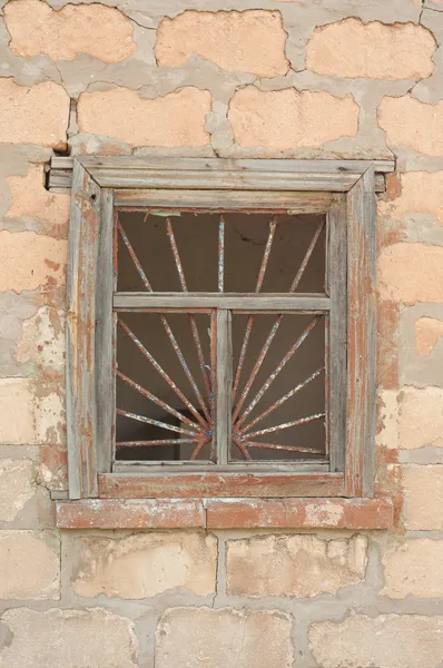 Gamla trasiga fönster — Stockfoto