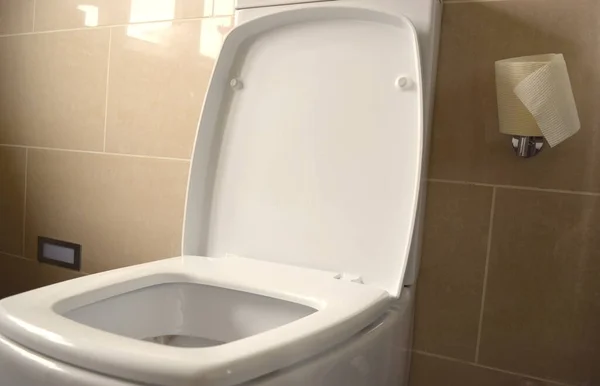 Witte Toiletbril Badkamerinterieur — Stockfoto