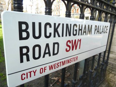 Londra 'nın merkezindeki Buckingham Yolu SW1.