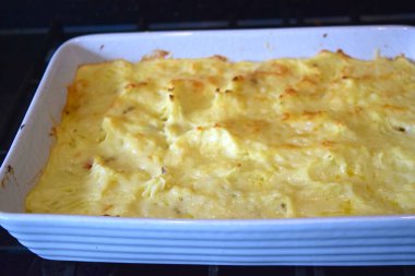 Taze pişmiş İngiliz Çoban köpeği turtası..