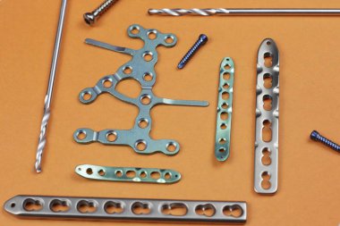 Kemik kırıkları için cerrahi aletler