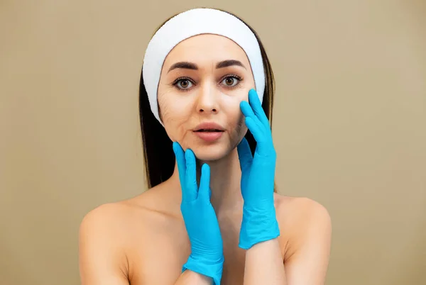 Portrait Adult Woman Headband Rubber Gloves Concept Aging Rejuvenation — Stock Photo, Image