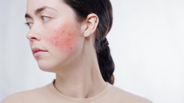 Close Portret Van Een Jonge Mooie Vrouw Die Roodheid Haar — Stockvideo