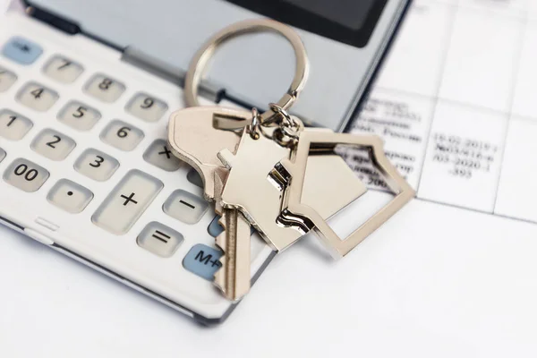 Close Keys Metal Keychain House Calculator Mortgage Loan Termination — Fotografia de Stock