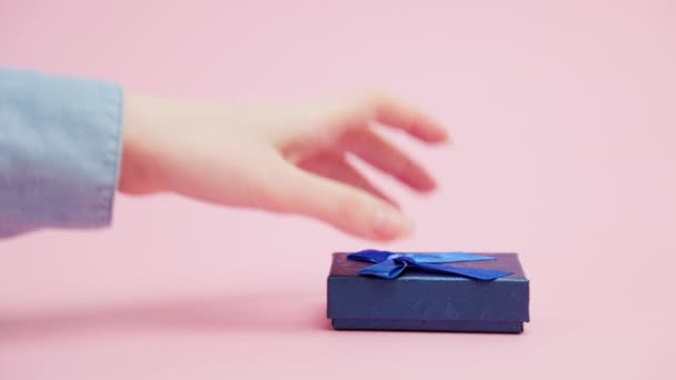Close Woman Hand Shirt Opens Gift Box Shows New Keys — Stockvideo
