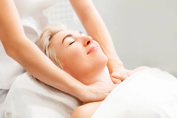 Portrait Adult Beautiful Smiling Woman Massage Session Cosmetology Clinic Masseur — Stock Photo, Image