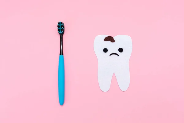 Plastic Toothbrush Felt Cut Out Sad Tooth Decay Flat Lay — Stock Photo, Image