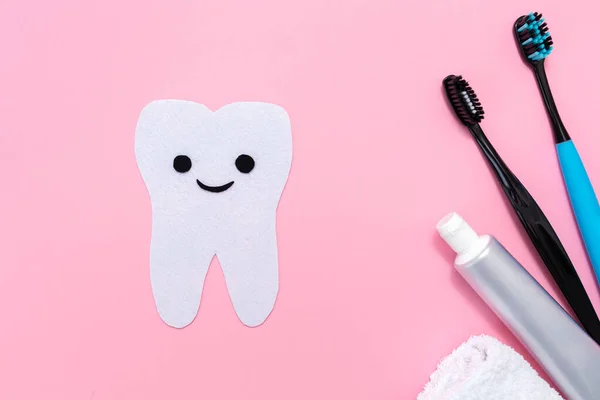 Silhouette Tooth Carved Out Felt Smiling Cartoon Face Next Electric — Stock Photo, Image