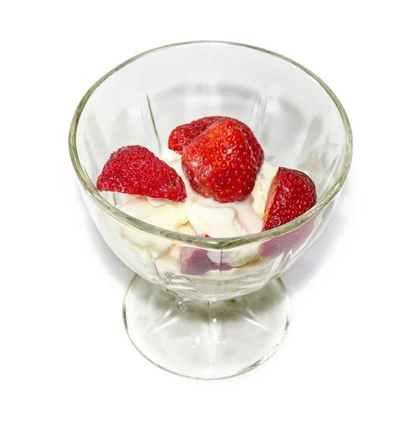 Dessert de crème glacée et fraises — Photo