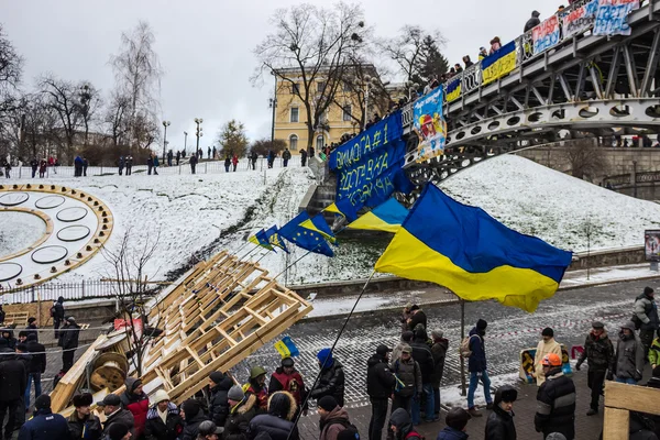 Primeiras barricadas ao redor da Maidan em Kiev — Fotografia de Stock