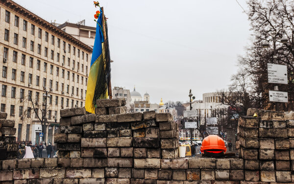barricade in a day of mourning for those killed in Kiev