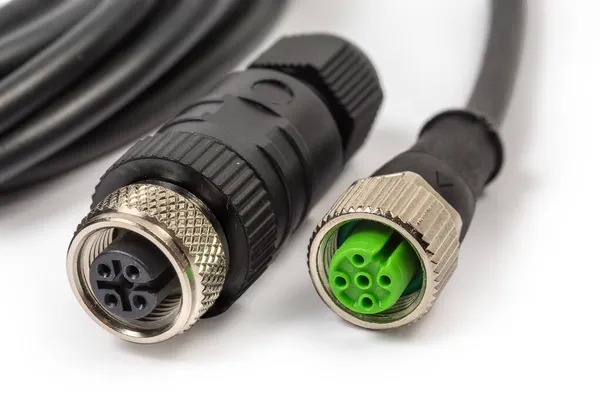 Dos Enchufes Eléctricos Diferentes Enchufe Extremo Del Cable Otro Por —  Fotos de Stock