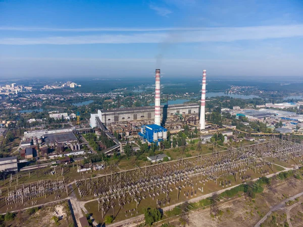 Centrale Termica Combustibile Fossile Con Due Pile Fumo Contro Cielo Fotografia Stock