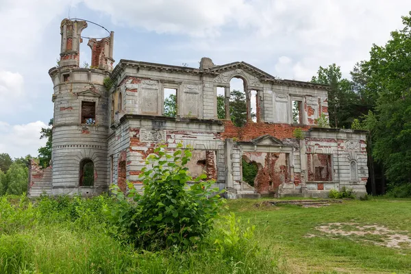 Scénická Zřícenina Hlavní Fasády Věže Starého Paláce Stylu Italské Renesance — Stock fotografie