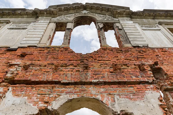 Ruines Panoramiques Vieux Palais Partie Façade Principale Avec Fronton Vue — Photo