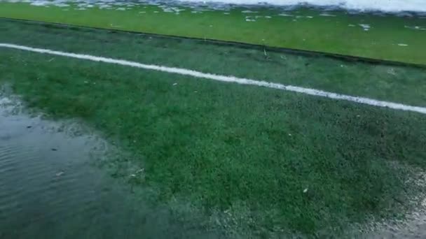 Fragment Van Voetbalveld Bedekt Met Gesmolten Water Luchtfoto — Stockvideo