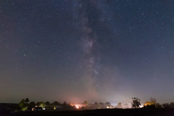 Gece Gökyüzünün Bir Kısmı Samanyolu Nun Bir Kısmı Ufukta Birçok — Stok fotoğraf
