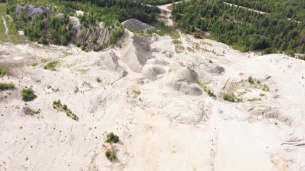 钛铁矿采石场和蓝湖堆石场 空中景观 — 图库视频影像