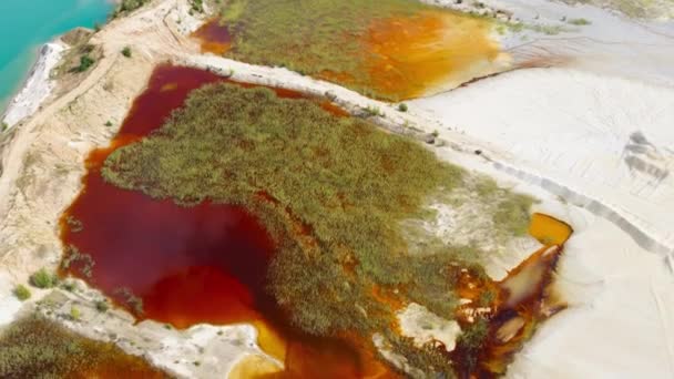 Laghi Colorati Tra Scarichi Rocciosi Cava Abbandonata Veduta Aerea — Video Stock