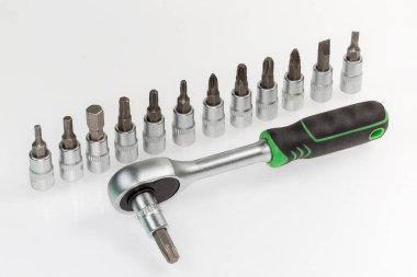 Lastik saplı ve torx biçimli kilit anahtarı bit ve bir ışık yüzeyinde farklı şekil ve boyutlarda değiştirilebilir bit kümesi