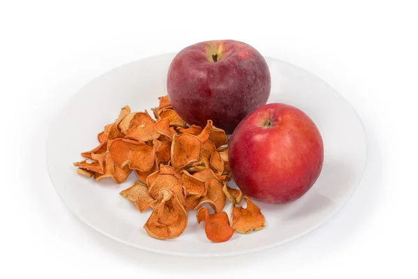 Getrocknete Dünne Apfelscheiben Und Zwei Frische Rote Äpfel Auf Dem — Stockfoto