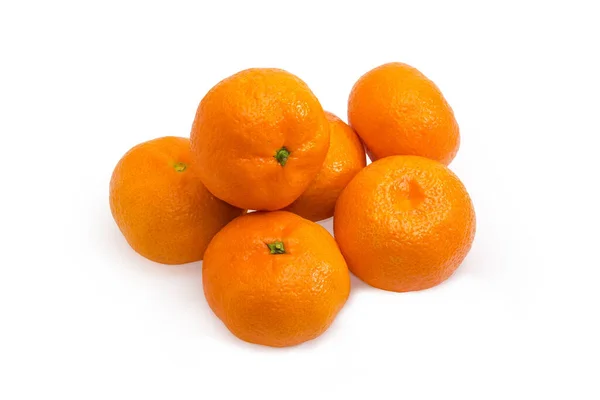 Small Heap Fresh Whole Tangerines White Background — 图库照片