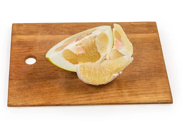 Unpeeled Piece Slices Cleaned Peel Ripe Pomelo Fruit Wooden Cutting — стоковое фото