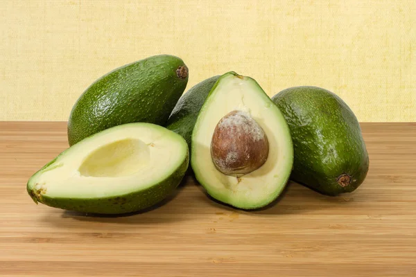 Two Halves Pear Shaped Avocado Fruit Green Skin Whole Avocados — 图库照片