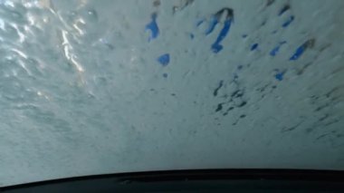 Otomatik yıkamada dönen fırçalarla yıkama arabası, iç görünüm