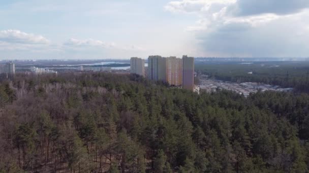 Edifícios Residenciais Vários Andares Borda Floresta Vista Aérea — Vídeo de Stock