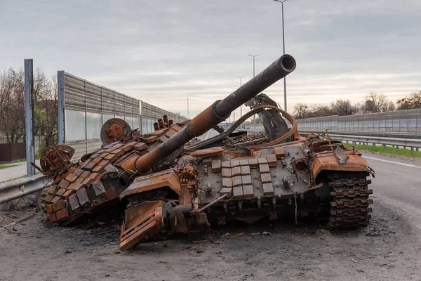 Verbrannter Rostiger Russischer Kampfpanzer Mit Abgerissenem Geschützturm Der Während Der — Stockfoto