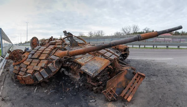 Burnt Rusty Russian Battle Tank Torn Gun Turret Which Destroyed — Foto Stock