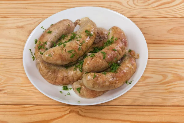Запеченные Толстые Колбасы Куриного Мяса Натуральной Оболочке Посыпанной Рубленым Укропом — стоковое фото