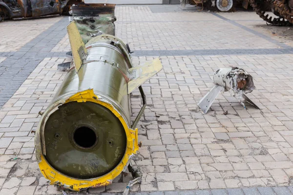 Kyiv Ukraine 2022年6月23日 在俄罗斯入侵乌克兰的过程中 展示了各种被毁的俄罗斯军事装备 战术作战导弹系统Tochka U火箭部分的剩余部分 — 图库照片