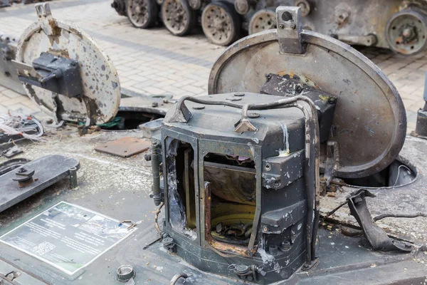 Kyiv Ukraine 2022年6月23日 俄罗斯入侵乌克兰时被摧毁的俄罗斯军事装备的展示 在坠毁的Bmd 4机载战斗车炮塔上打开舱口 — 图库照片