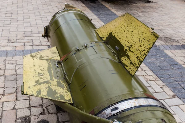 Kyiv Ukraine 2022年6月23日 俄罗斯入侵乌克兰时销毁的俄罗斯军事装备展览 具有机翼的战术作战导弹系统Tochka U的残片 — 图库照片