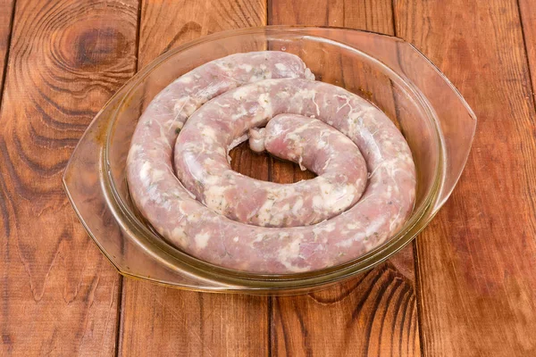 Coiled Raw Pork Sausage Herbs Natural Casing Glass Baking Dish — стоковое фото
