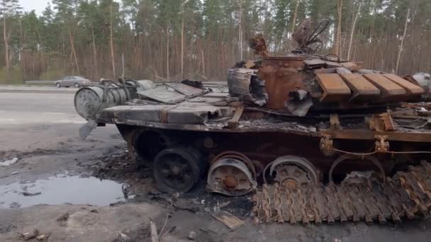 Wilayah Kyiv Ukraina April 2022 Tank Rusia Yang Hancur Selama — Stok Video