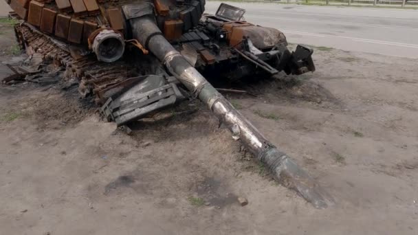 Kyiv Region Ukraine April 2022 Rusty Russian Tank Destroyed Russian — Αρχείο Βίντεο
