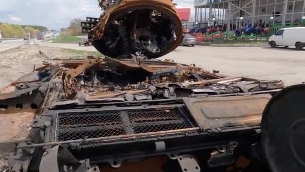 Kiev Regio Oekraïne April 2022 Rusty Russische Tank Vernietigd Russische — Stockvideo