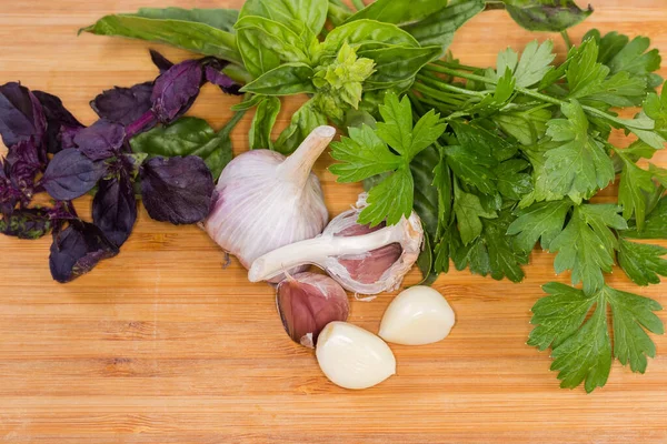 Whole Head Purple Garlic Unpeeled Clove Cloves Peeled Husk Close — Stok Foto