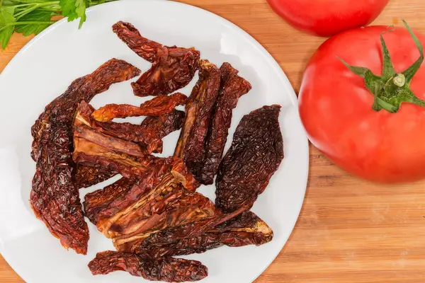 Sun Dried Red Tomatoes White Dish Fresh Tomatoes Greens Wooden — Foto de Stock